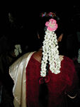 The right way to wear jasmine flowers